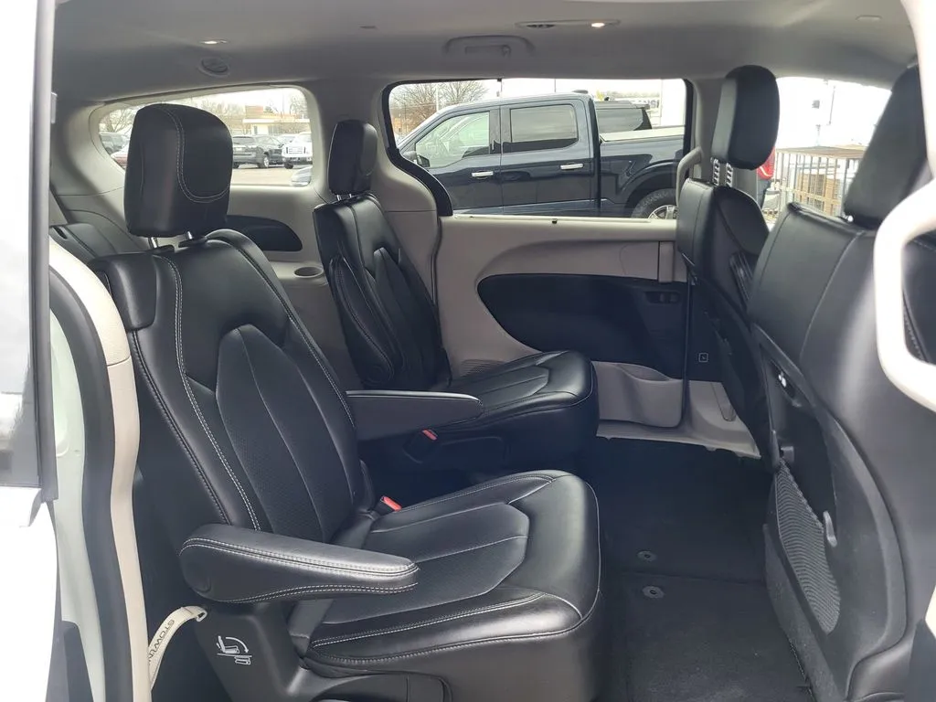 2023 Chrysler Pacifica Touring L - Photo 39