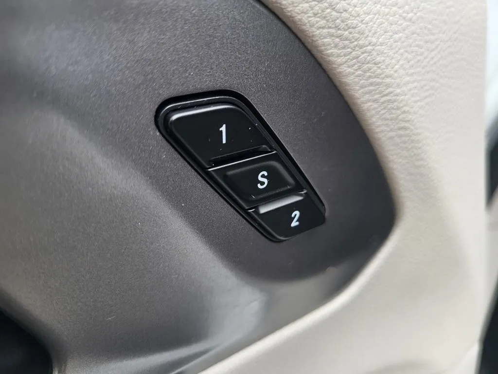 2023 Chrysler Pacifica Touring L - Photo 32
