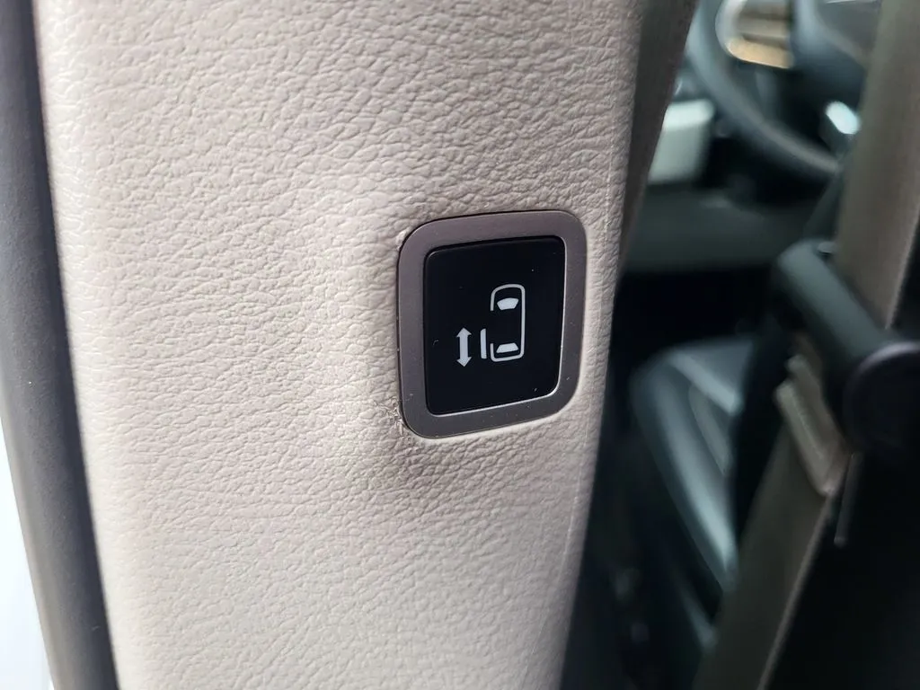 2023 Chrysler Pacifica Touring L - Photo 42