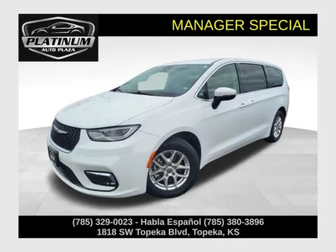 White 2023 Chrysler Pacifica Touring L for sale in Topeka, KS