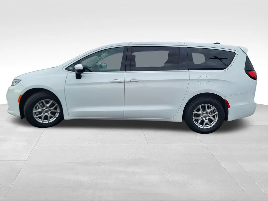 2023 Chrysler Pacifica Touring L - Photo 28