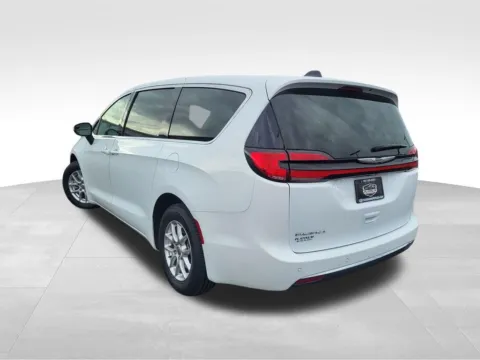 More photos of 2023 Chrysler Pacifica Touring L at Platinum Auto Plaza, KS