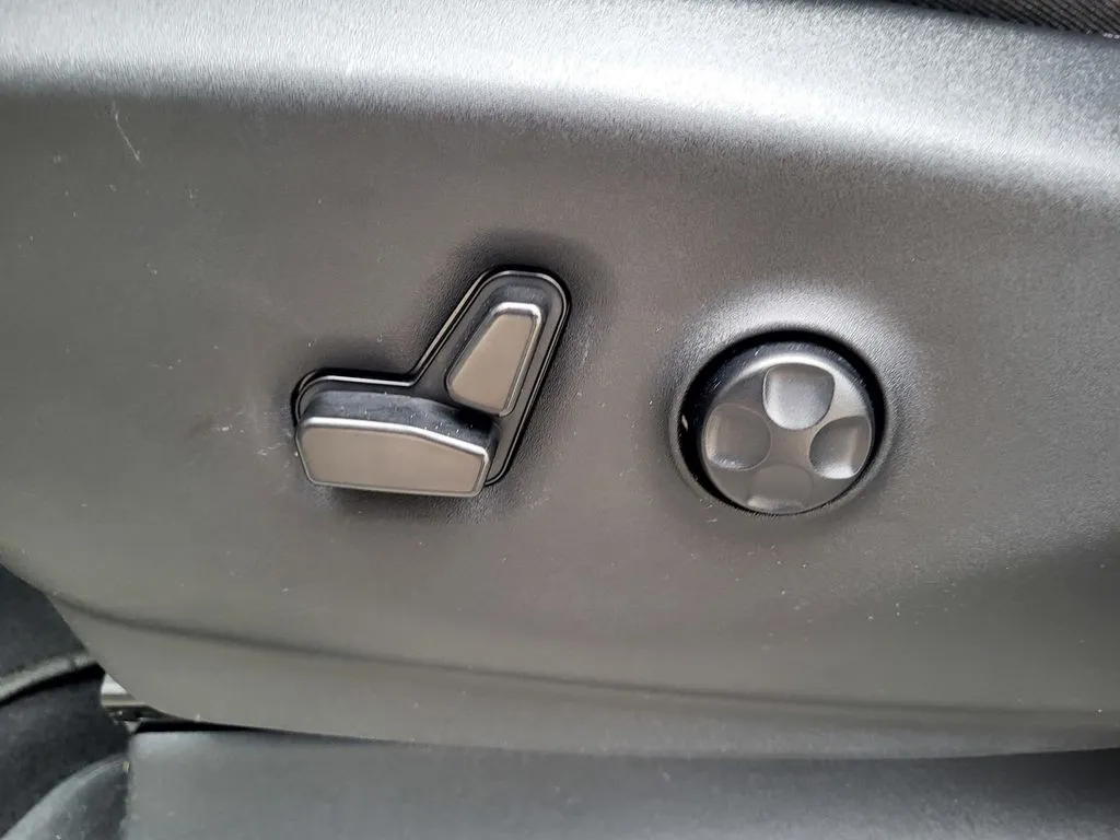 2023 Chrysler Pacifica Touring L - Photo 35