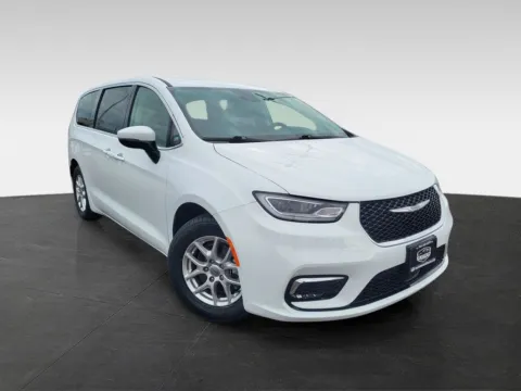 Photos of 2023 Chrysler Pacifica Touring L for sale in Topeka, KS at Platinum Auto Plaza