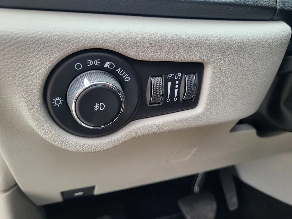 2023 Chrysler Pacifica Touring L - Photo 47