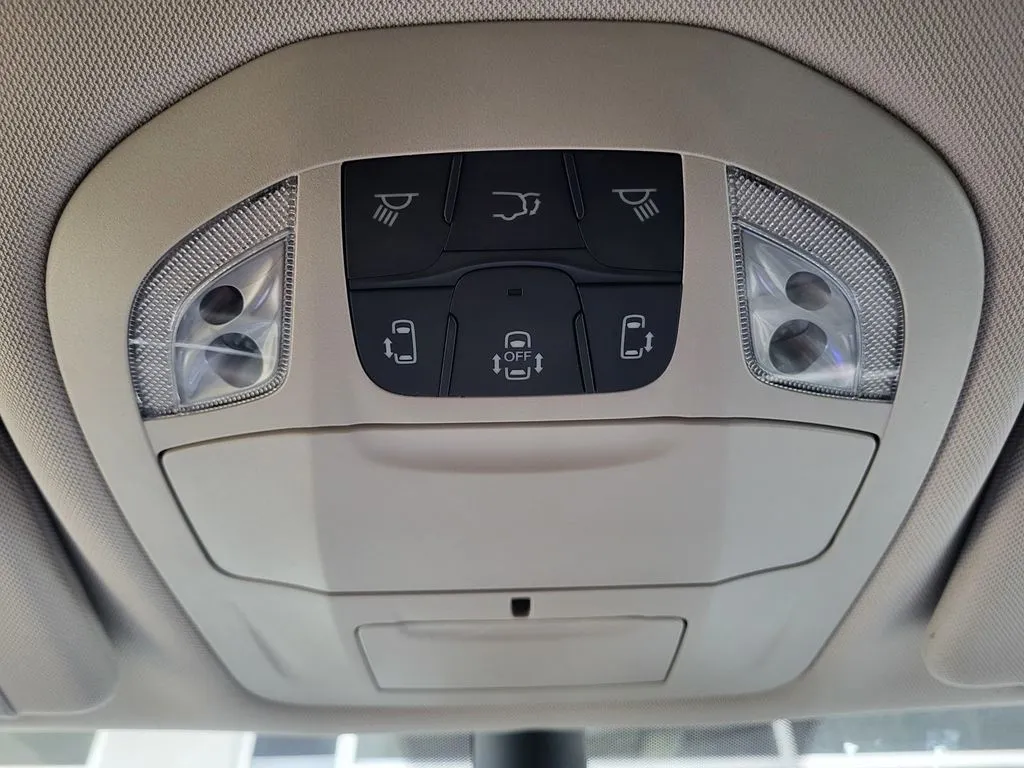 2023 Chrysler Pacifica Touring L - Photo 48