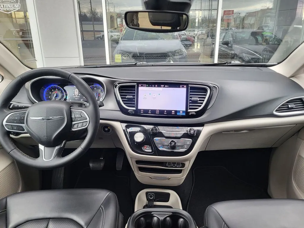 2023 Chrysler Pacifica Touring L - Photo 6