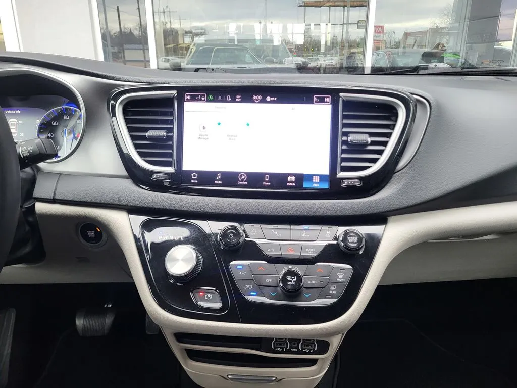 2023 Chrysler Pacifica Touring L - Photo 13
