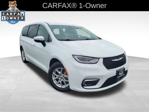 Photos of 2023 Chrysler Pacifica Touring L for sale in Topeka, KS at Platinum Auto Plaza