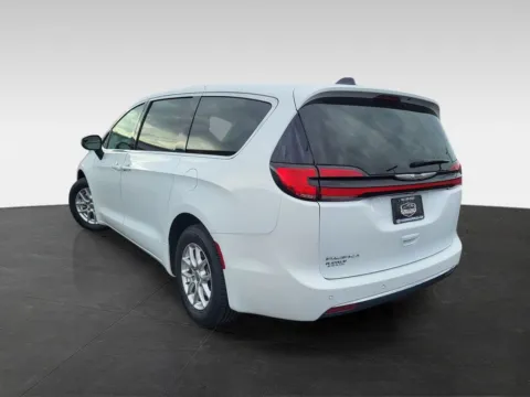 More photos of 2023 Chrysler Pacifica Touring L at Platinum Auto Plaza, KS