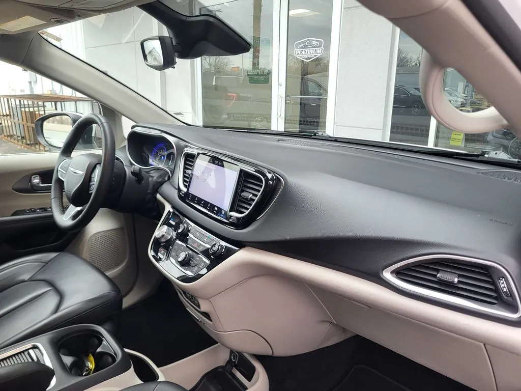 2023 Chrysler Pacifica Touring L - Photo 37