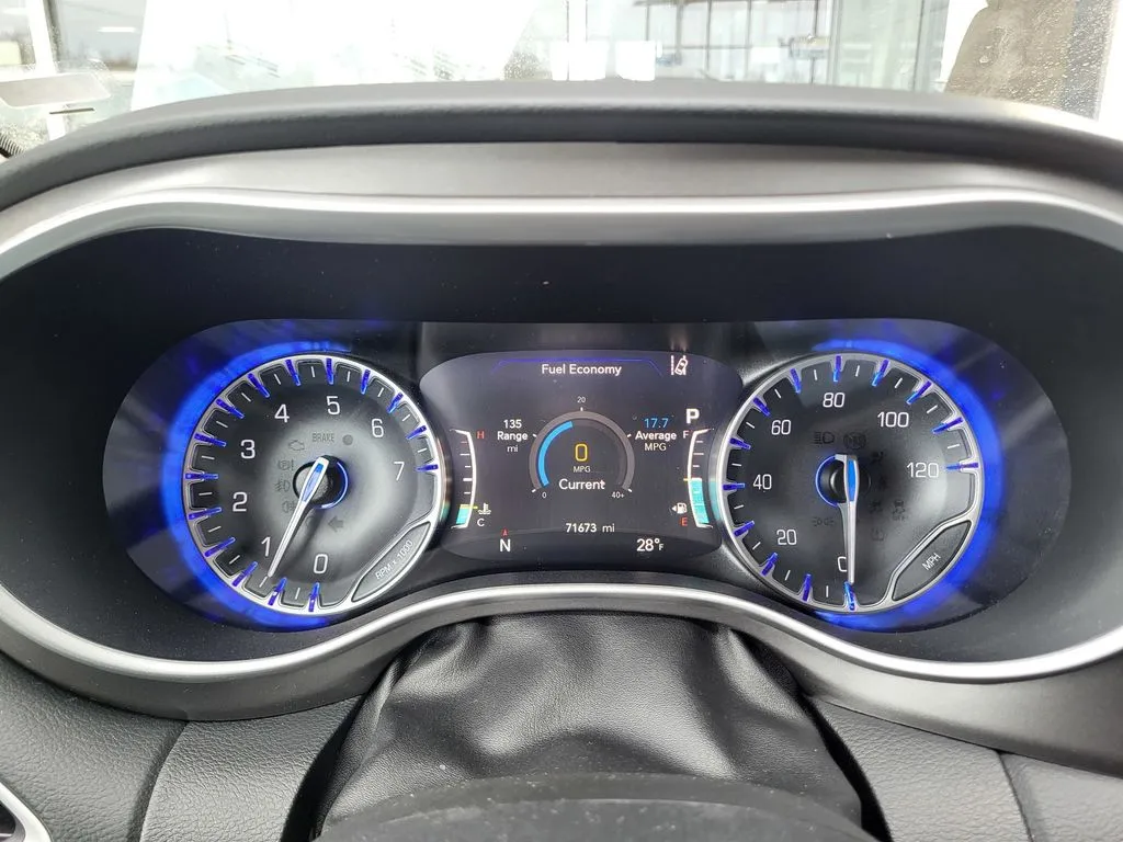 2023 Chrysler Pacifica Touring L - Photo 11