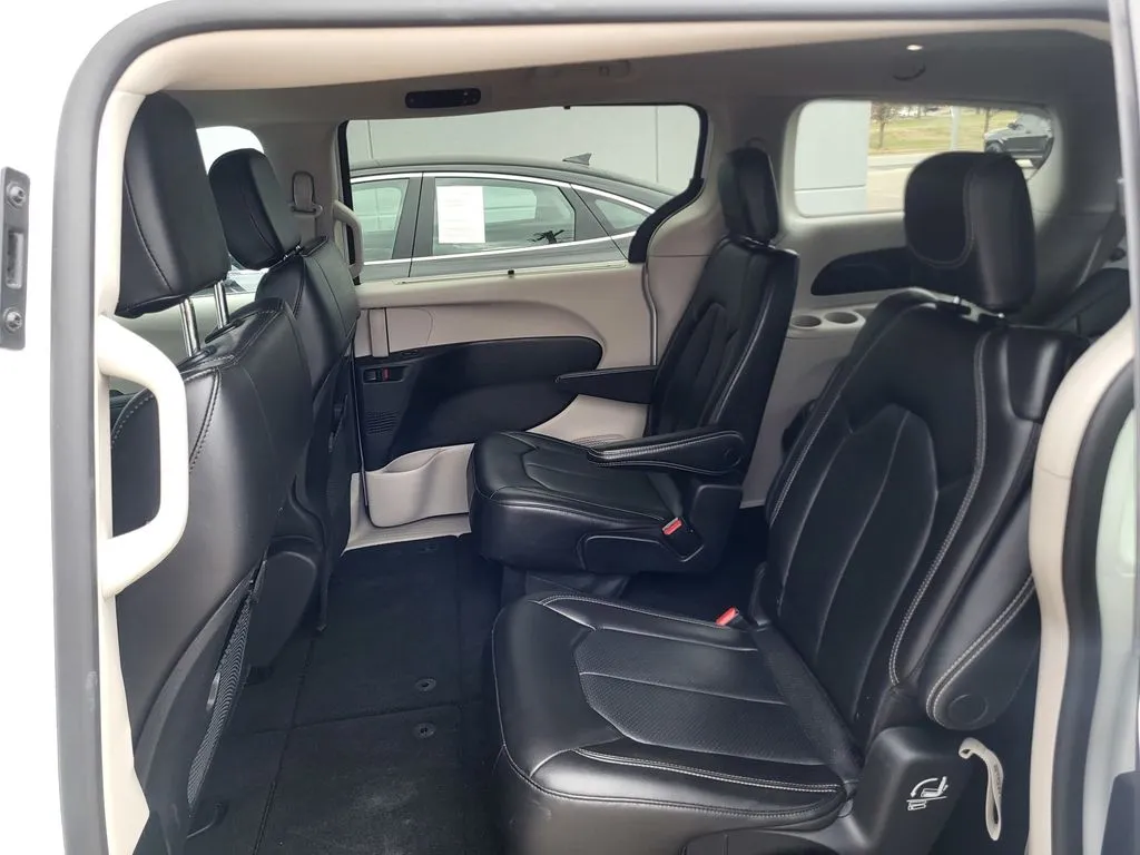 2023 Chrysler Pacifica Touring L - Photo 40