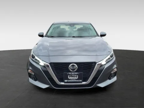 Photos of 2020 Nissan Altima 2.5 SV for sale in Topeka, KS at Platinum Auto Plaza