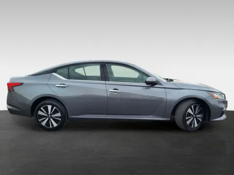 More photos of 2020 Nissan Altima 2.5 SV at Platinum Auto Plaza, KS