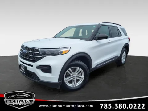White 2023 Ford Explorer XLT for sale in Topeka, KS