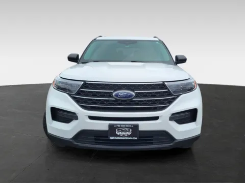 Photos of 2023 Ford Explorer XLT for sale in Topeka, KS at Platinum Auto Plaza