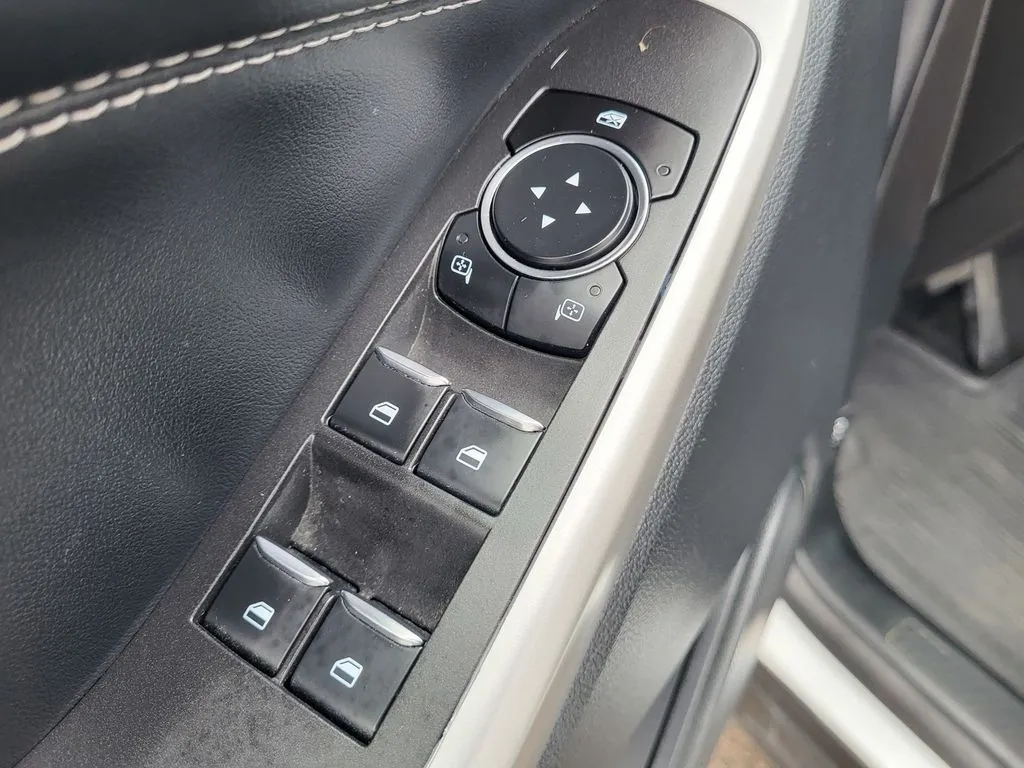 2023 Ford Explorer XLT - Photo 33