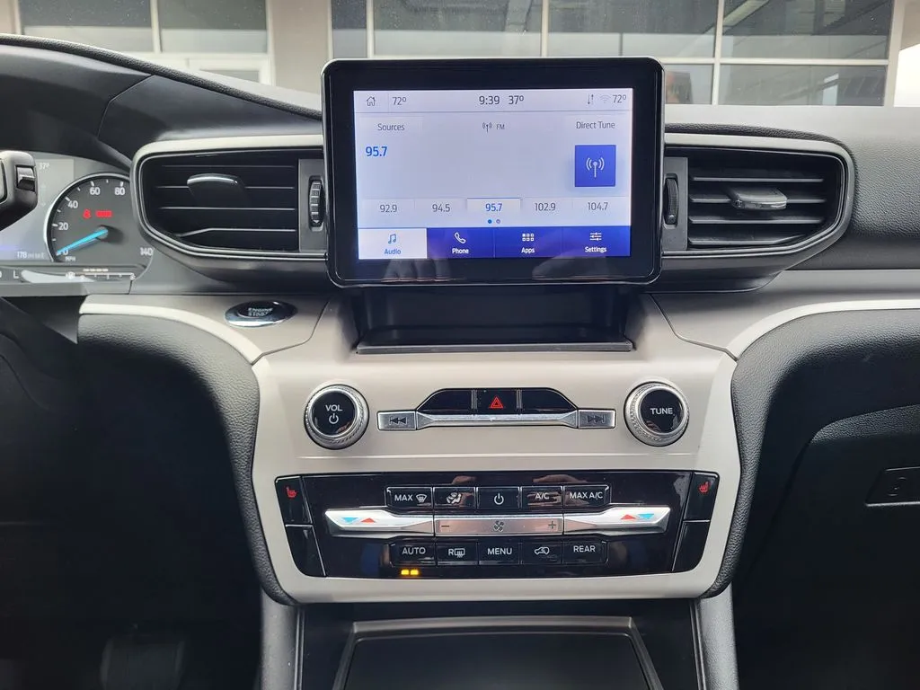 2023 Ford Explorer XLT - Photo 14