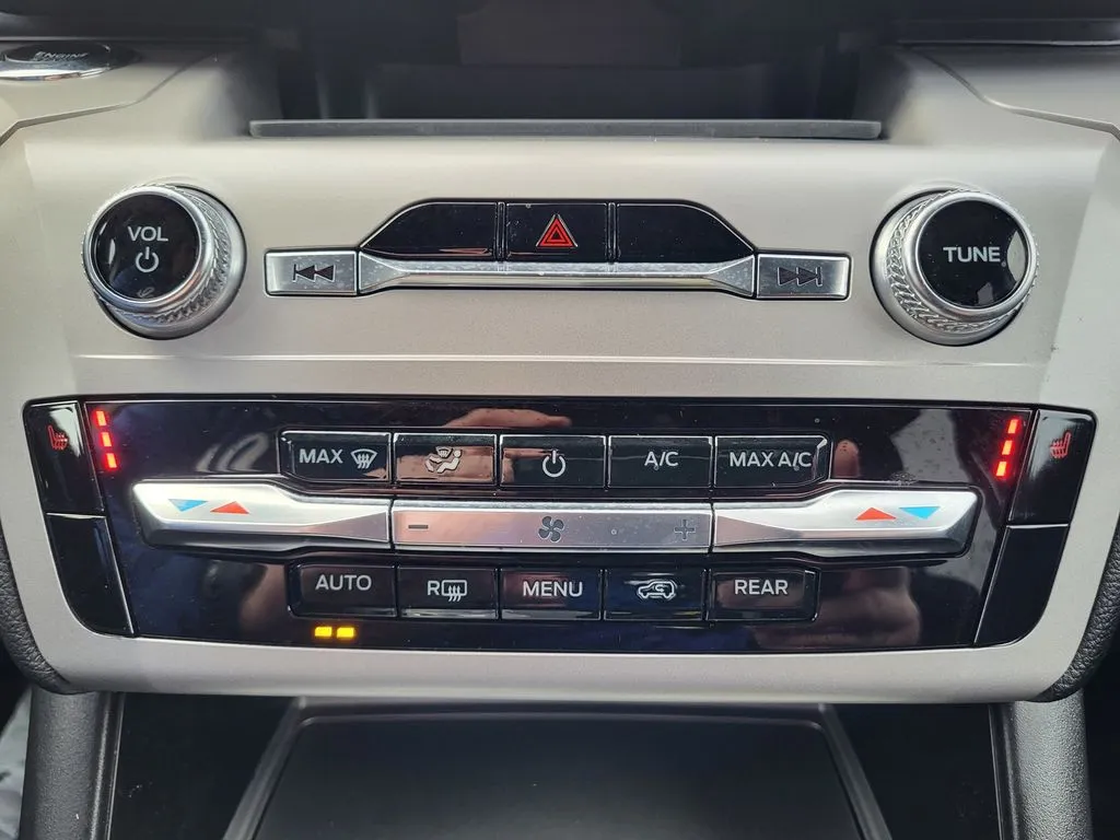 2023 Ford Explorer XLT - Photo 18