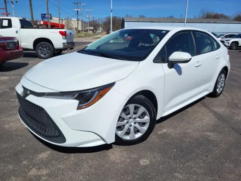 White 2022 Toyota Corolla LE for sale in Topeka, KS