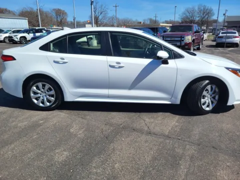 More photos of 2022 Toyota Corolla LE at Platinum Auto Plaza, KS
