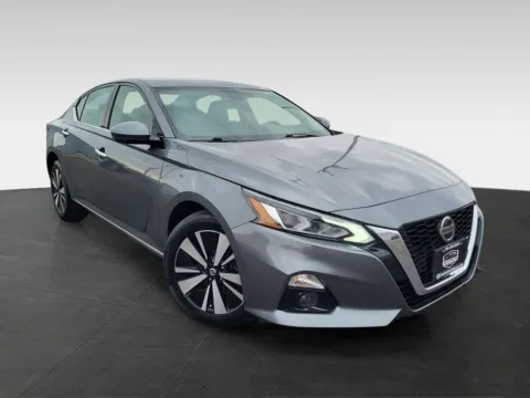 Another view of 2020 Nissan Altima 2.5 SV for sale in Topeka, KS at Platinum Auto Plaza