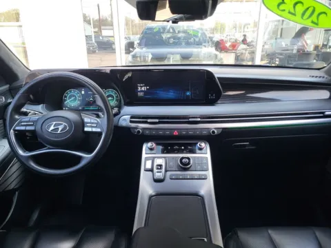 More photos of 2023 Hyundai Palisade Calligraphy at Platinum Auto Plaza, KS