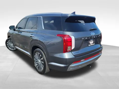 More photos of 2023 Hyundai Palisade Calligraphy at Platinum Auto Plaza, KS