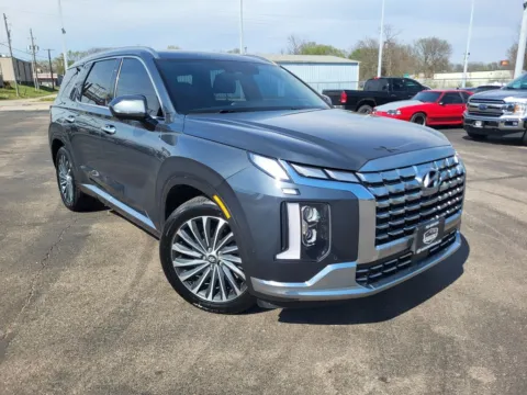 Photos of 2023 Hyundai Palisade Calligraphy for sale in Topeka, KS at Platinum Auto Plaza