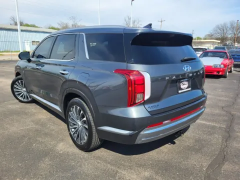 More photos of 2023 Hyundai Palisade Calligraphy at Platinum Auto Plaza, KS