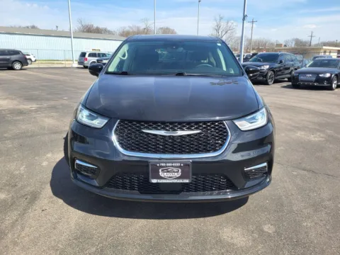 Photos of 2024 Chrysler Pacifica Touring L for sale in Topeka, KS at Platinum Auto Plaza