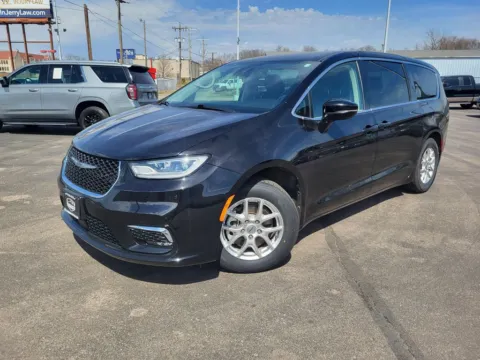 Black 2024 Chrysler Pacifica Touring L for sale in Topeka, KS