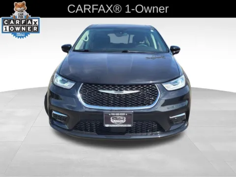 Photos of 2024 Chrysler Pacifica Touring L for sale in Topeka, KS at Platinum Auto Plaza