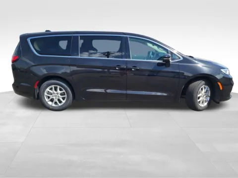 More photos of 2024 Chrysler Pacifica Touring L at Platinum Auto Plaza, KS