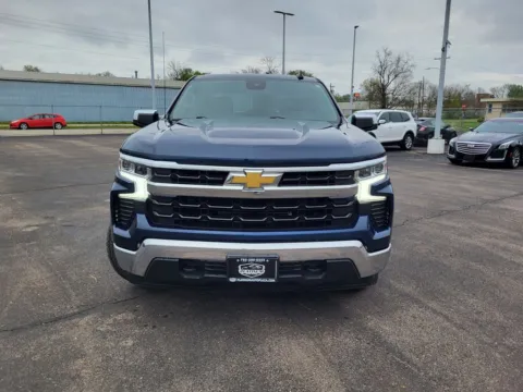 Photos of 2022 Chevrolet Silverado 1500 LT for sale in Topeka, KS at Platinum Auto Plaza