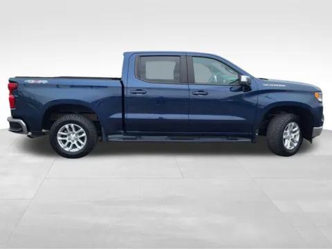 More photos of 2022 Chevrolet Silverado 1500 LT at Platinum Auto Plaza, KS