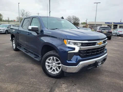 Another view of 2022 Chevrolet Silverado 1500 LT for sale in Topeka, KS at Platinum Auto Plaza