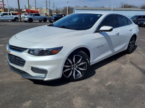 White 2018 Chevrolet Malibu LT for sale in Topeka, KS
