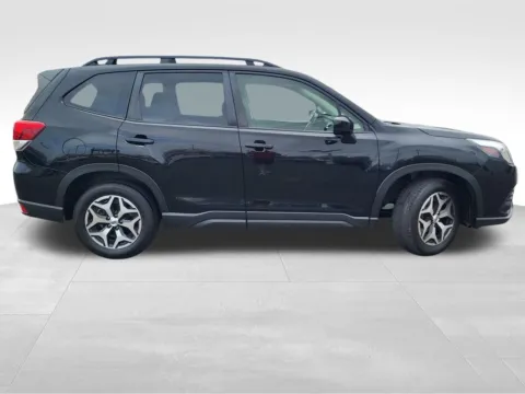More photos of 2023 Subaru Forester Premium at Platinum Auto Plaza, KS