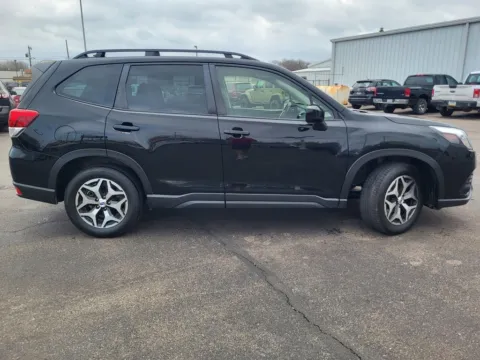 More photos of 2023 Subaru Forester Premium at Platinum Auto Plaza, KS