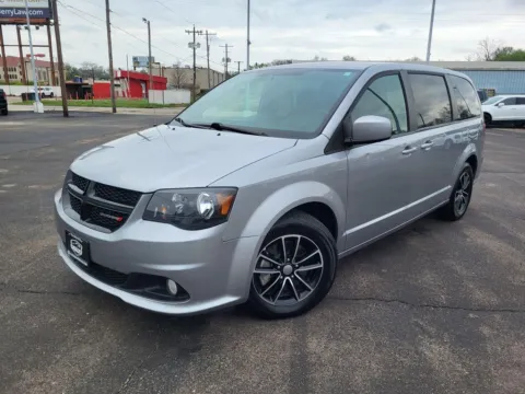 Silver 2018 Dodge Grand Caravan SE for sale in Topeka, KS