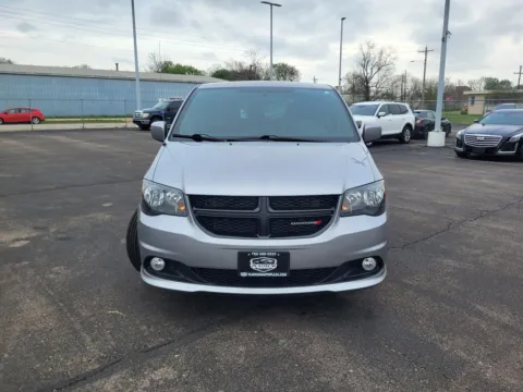 Photos of 2018 Dodge Grand Caravan SE for sale in Topeka, KS at Platinum Auto Plaza