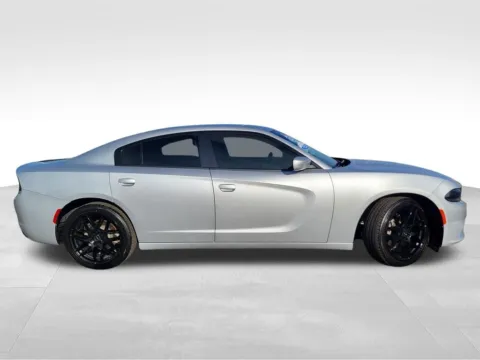 More photos of 2022 Dodge Charger SXT at Platinum Auto Plaza, KS