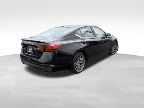 More photos of 2024 Nissan Altima 2.0 SR at Platinum Auto Plaza, KS