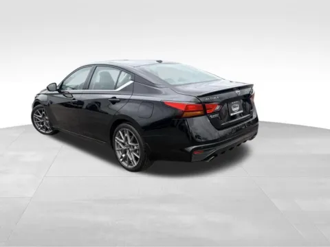 More photos of 2024 Nissan Altima 2.0 SR at Platinum Auto Plaza, KS