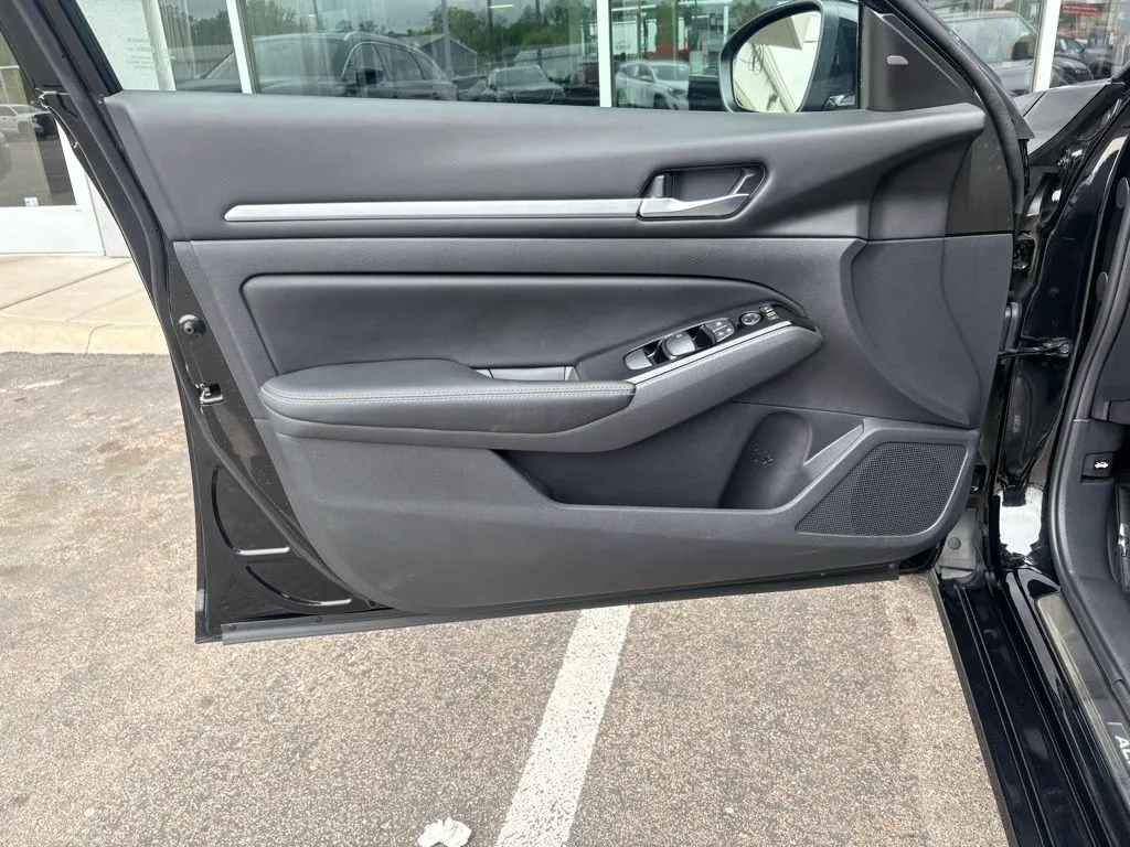 2024 Nissan Altima SR - Photo 27