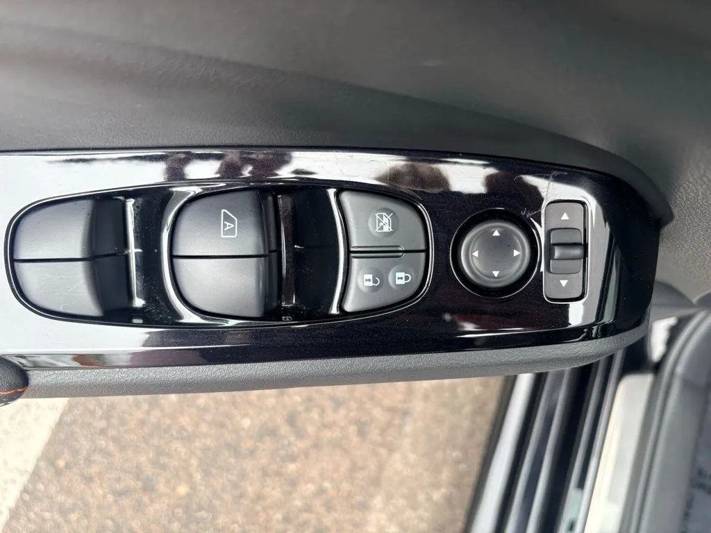 2024 Nissan Altima SR - Photo 28
