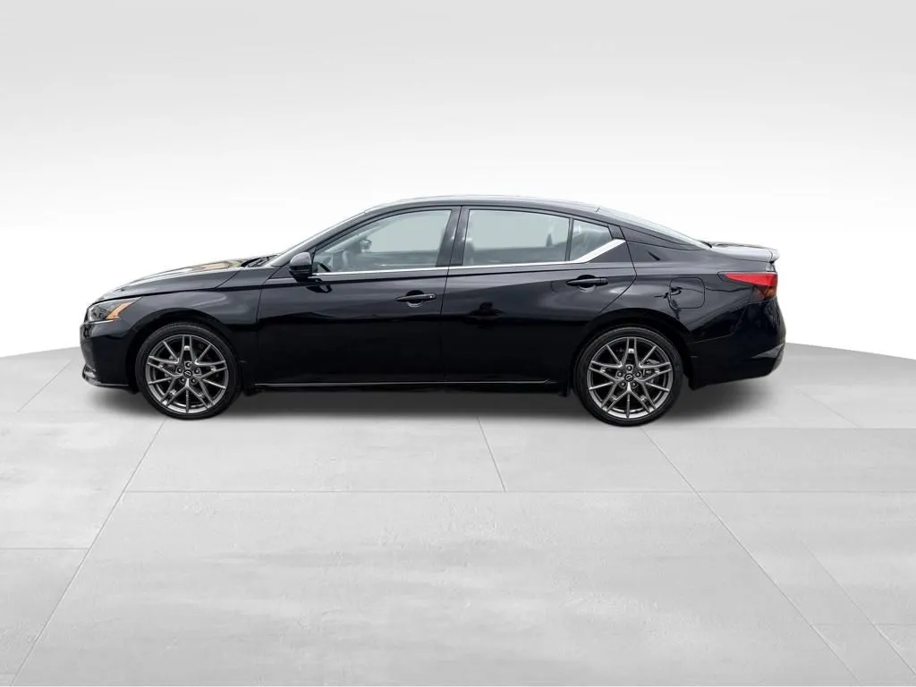 2024 Nissan Altima SR - Photo 26