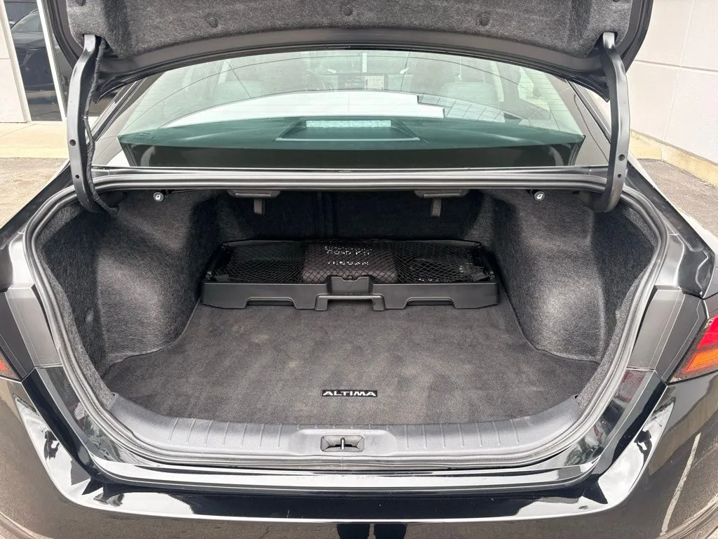 2024 Nissan Altima SR - Photo 25